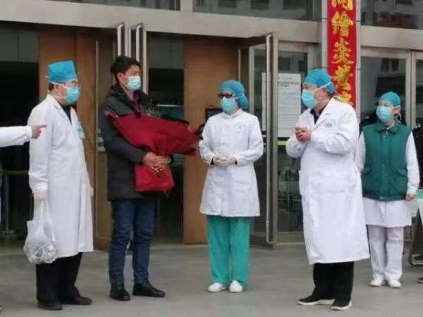 31个省市新增确诊49例,全国会不会像之前封城封路呢?