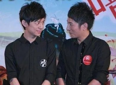 没想到是这样的关系,内地着名主持人何炅、戴军与吉杰的关系如何?