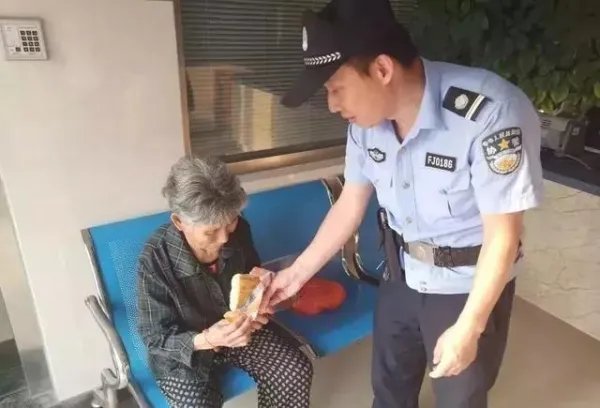 民警一眼认出多次走失的老人,家有易走失老人,该如何防止老人走失呢?
