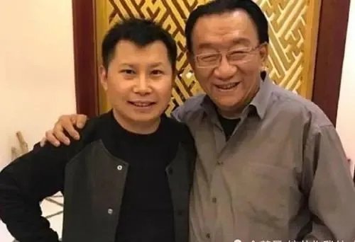 侯耀华称侯耀文是何云伟三叔，何云伟由此升格与郭德纲平辈，你怎么看？
