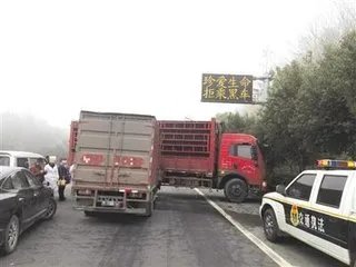 哪里的货车高速逆行掉头？