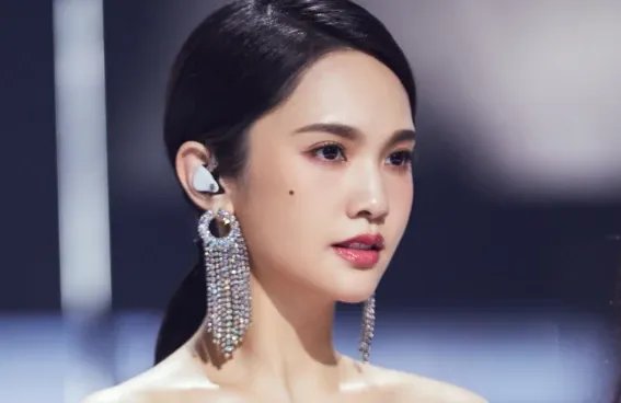 杨丞琳成团发言尴尬了4位姐姐,万茜偷笑,杨丞琳说了什么?
