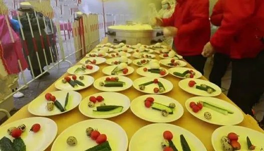 景区一元午餐结账多出458元,国庆假期卖出了多少份?