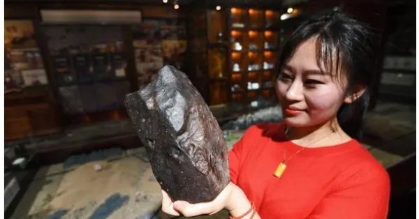 贵阳女孩在什么地方捡回600多颗陨石?