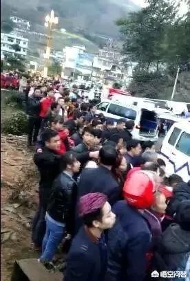 云南盐津发生交通事故,造成5人遇难8人受伤,几吨鱼从天而降是怎么回事?