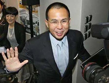 李泽楷新欢发文暗讽“个别人”不谈感情谈素质,你怎么看?