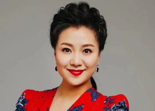 歌唱家王丽达:嫁给妈妈看中的女婿,婚后生一子,如今她还好吗?