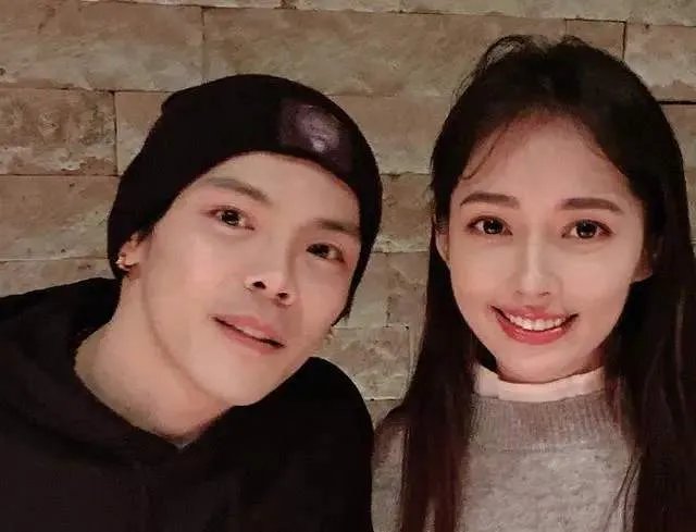 向佐赴台陪郭碧婷待产，向太有哪些暖心的举动？