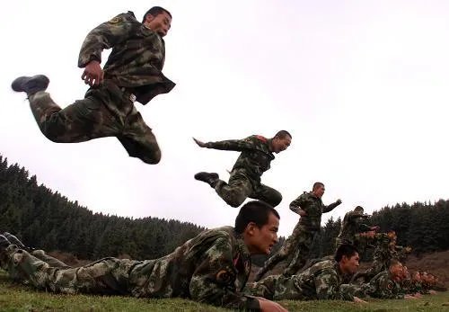 高原武警战士版无价之哥，他们背后的付出又知道多少？