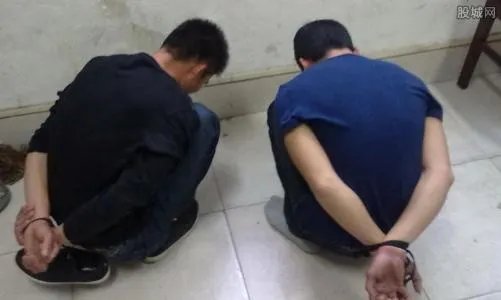 能否具体介绍一下“连偷邻居4次外卖”这件事情?
