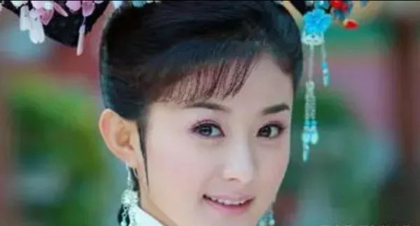 冯绍峰接机赵丽颖,关系一目了然,冯绍峰出轨的谣言是怎么开始的?
