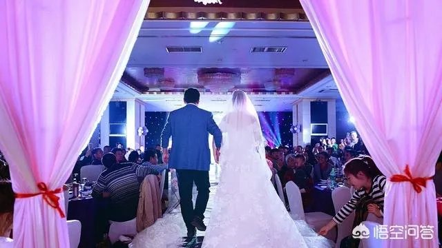 武汉结婚有个风俗是:公公抱媳妇进洞房吗?