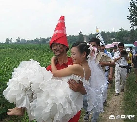 武汉结婚有个风俗是:公公抱媳妇进洞房吗?