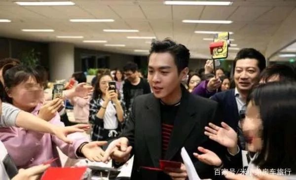 张若昀有多宠老婆唐艺昕?他给女儿取了什么名字?