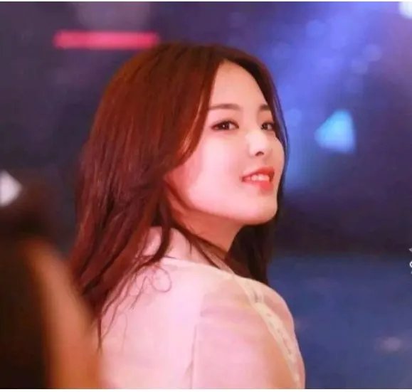 杨超越造句龙丹妮长得不行,驯龙高手杨超越?是什么梗?