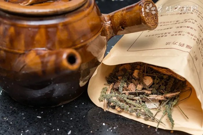 开水壶里的水垢怎么去除