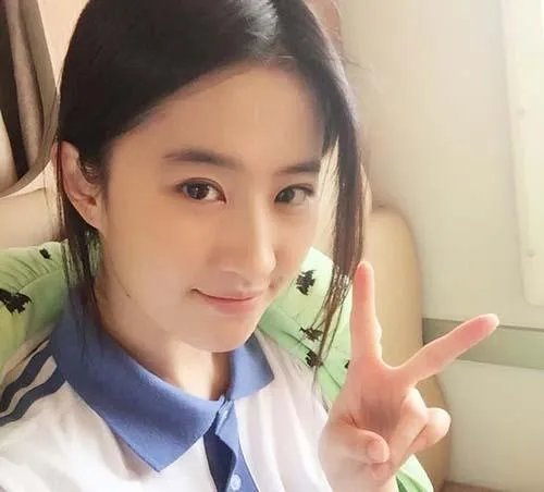 哪个女明星穿校服最好看?