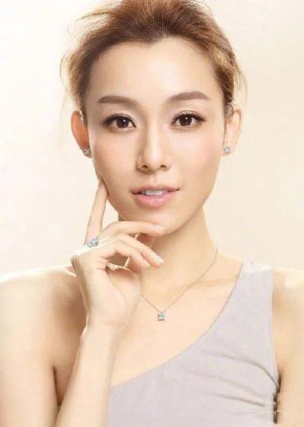张韶涵新歌疑似回应范玮琪，这俩“姐妹”感情比电视剧还精彩，怎么回事？