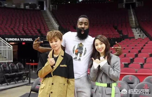 火箭胜森林狼比赛,看台出现两位神秘来宾,甚至能进场与哈登合影,他们是什么来历?