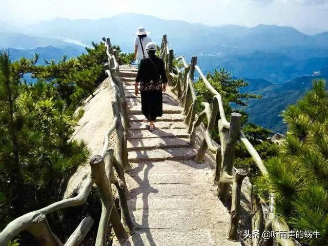 夏季出游避暑,有的喜欢在国内,有的喜欢出国。你感觉去哪里好?