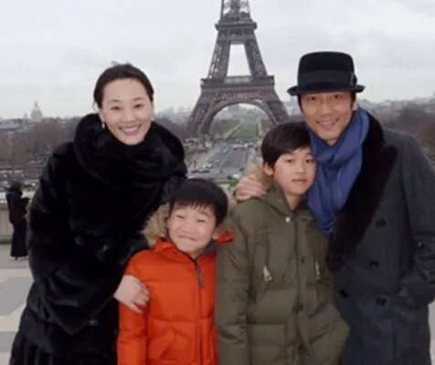 歌手林依轮为儿子庆生 揭秘林依伦资料