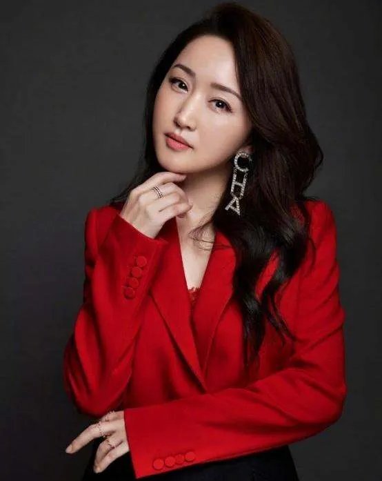 一场恋爱毁掉一代玉女歌手,“甜歌天后”杨钰莹为何令人惋惜?