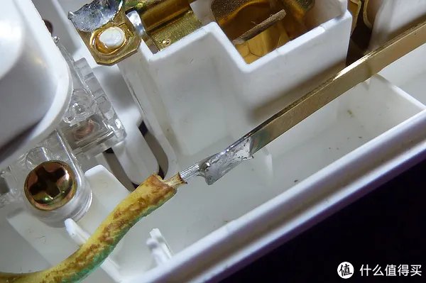 精益求精 突破自我——评测突破保镖系列六位插座