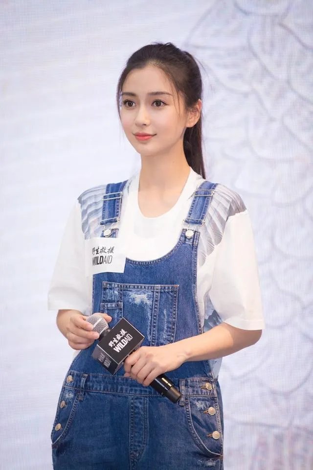 张雨绮发竖中指自拍照秒删，你觉得她和Baby谁的颜值更高？