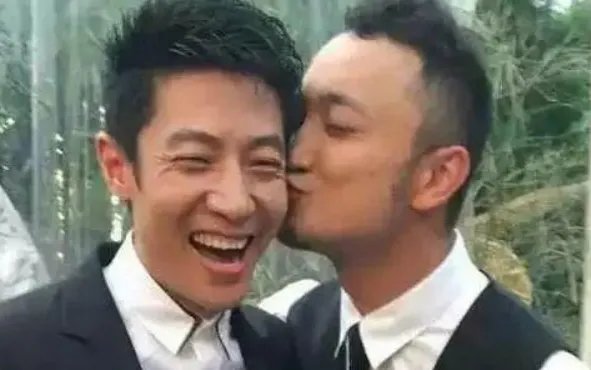 尼格买提拦撒贝宁干饭太难了,为什么所有节目他们俩人都要黏在一块?