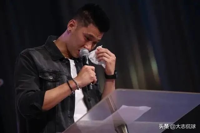 林书豪谈自由市场当众飙泪，感觉被NBA放弃，为何嘲笑林疯狂？