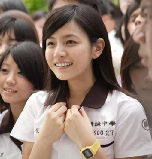 哪个女明星穿校服最好看?