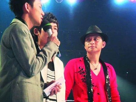 没想到是这样的关系,内地着名主持人何炅、戴军与吉杰的关系如何?