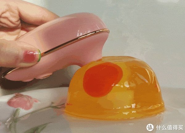 能震会吸，极速狂飙，这谁顶得住？姑娘们！轻喃 0号吮吸按摩器，是最了解我们身体的“知音”