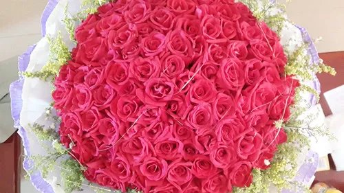 结婚8周年是什么婚 结婚8年送老婆什么礼物好
